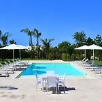 Borgo Fiorito Relais 4* Parabita